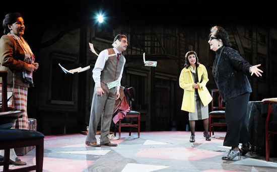 "Das Medium" feiert Premiere am 26.03.2021: Ann-Katrin Naidu, Timos Sirlantzis, Elaine Ortiz Arandes, Anna Agathonos  l ©Foto: Marie-Laure Briane